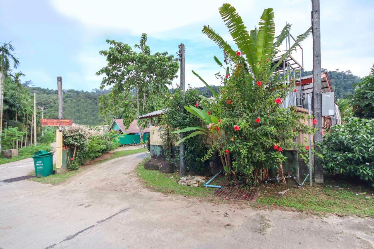 Oyo 75312 Banana Lodge Khao Lak Exterior foto