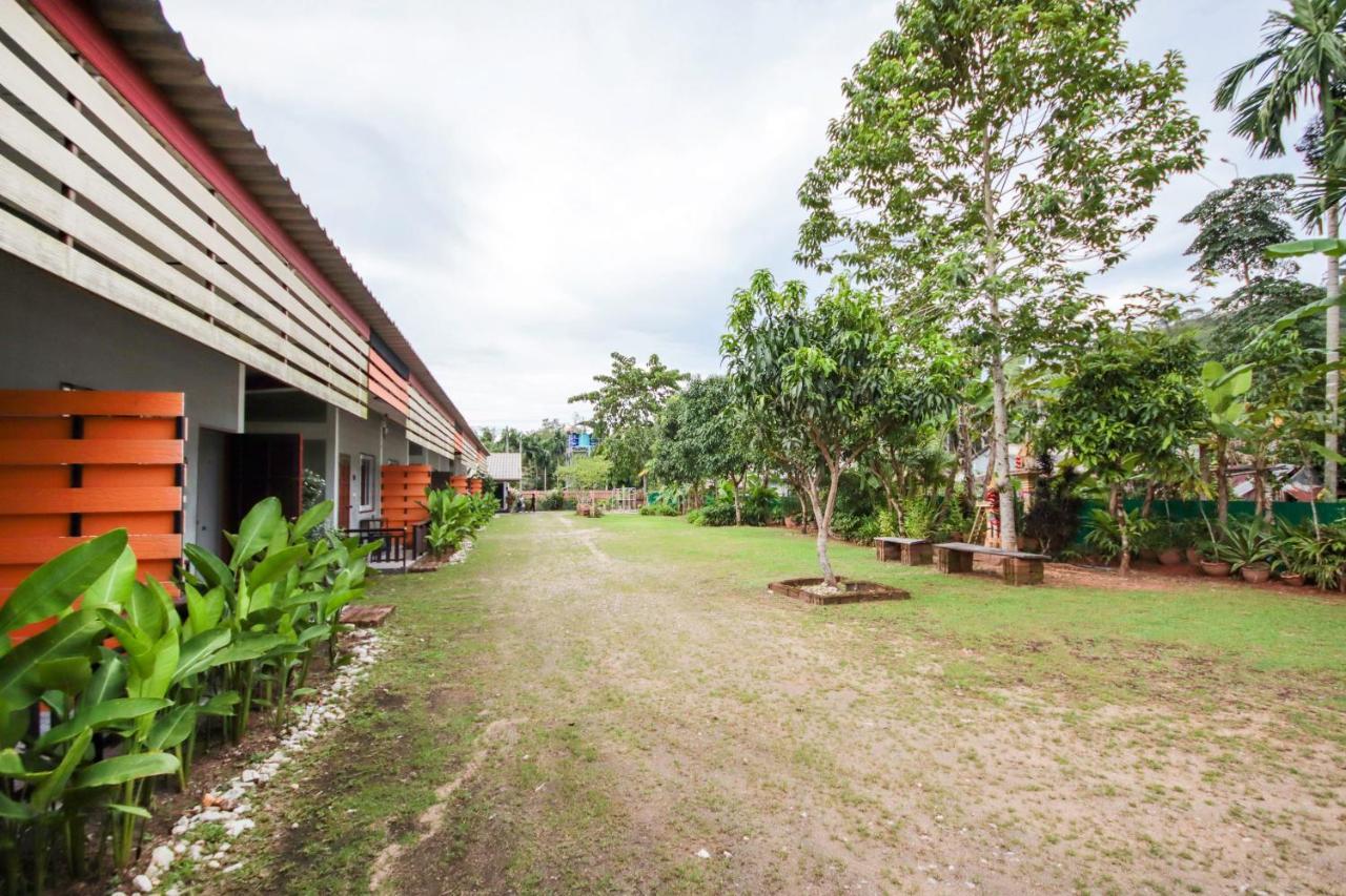Oyo 75312 Banana Lodge Khao Lak Exterior foto